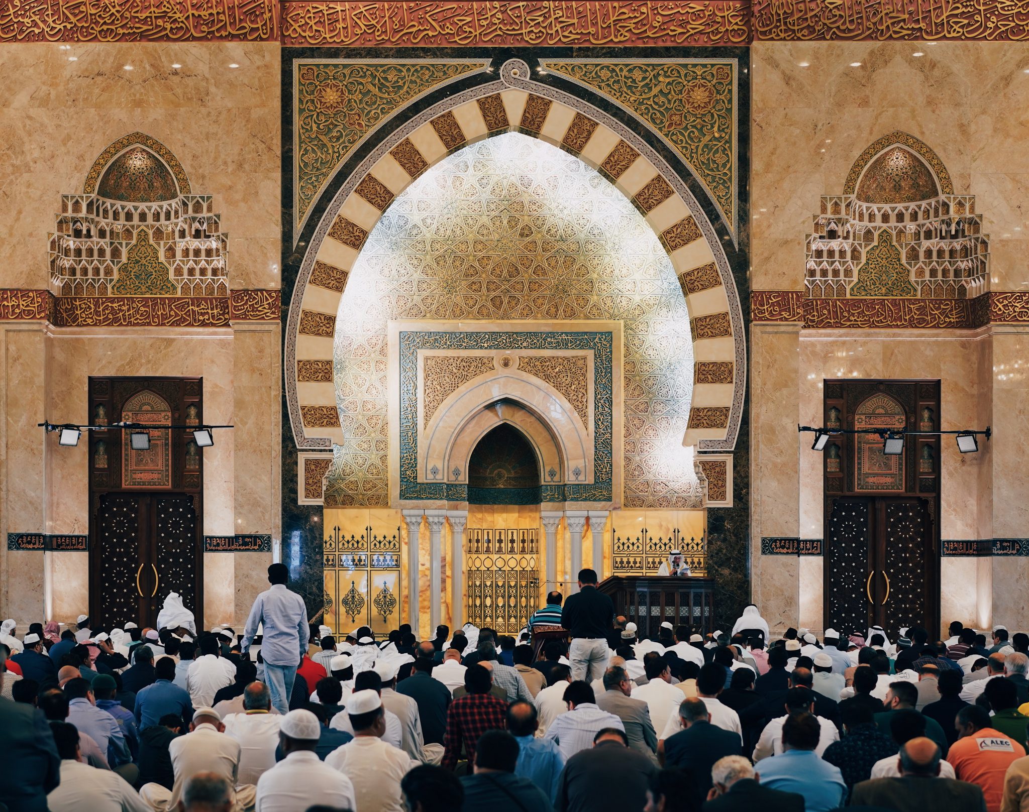Benarkah Khutbah Jumat Harus Berbahasa Arab?
